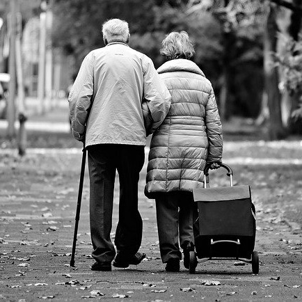 elderly couple 